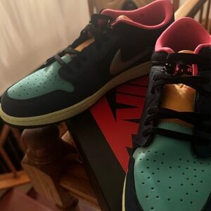 Men’s Nike Sneakers. Size 15. Multicolor. Great condition